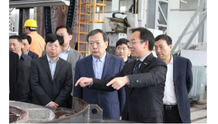 堅持創(chuàng  )新發(fā)展 加快轉型升級—省委副書(shū)記夏寶龍蒞臨日發(fā)精機參觀(guān)考察
